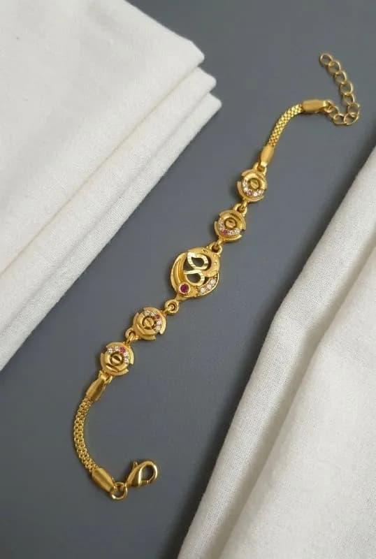Gold Swirl Circle Chain Bracelet