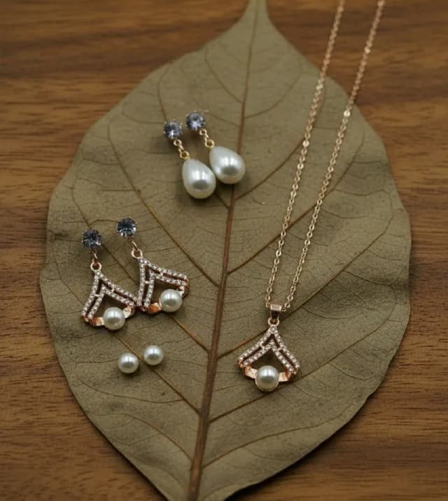 Rose Gold Pearl Fan Pendant Set