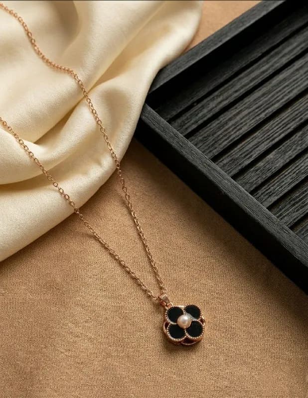 Rose Gold Black Clover Pearl Pendant