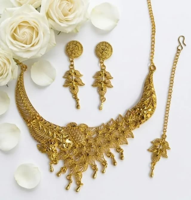 Gold Filigree Leaf Necklace Tikka Set