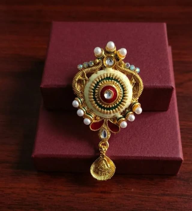 Gold Pearl Rosette Round Saree Pin