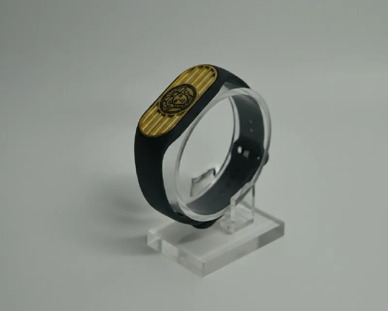 Black Strap Ribbed Gold Medallion Bracelet