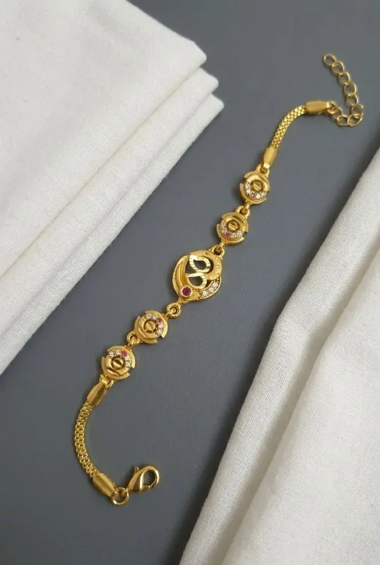 Gold Swirl Circle Chain Bracelet