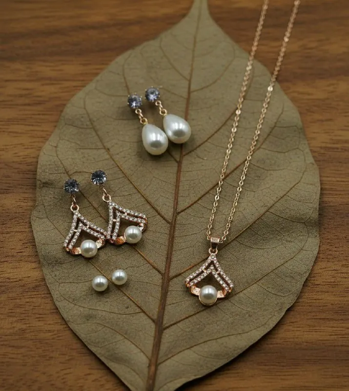 Rose Gold Pearl Fan Pendant Set
