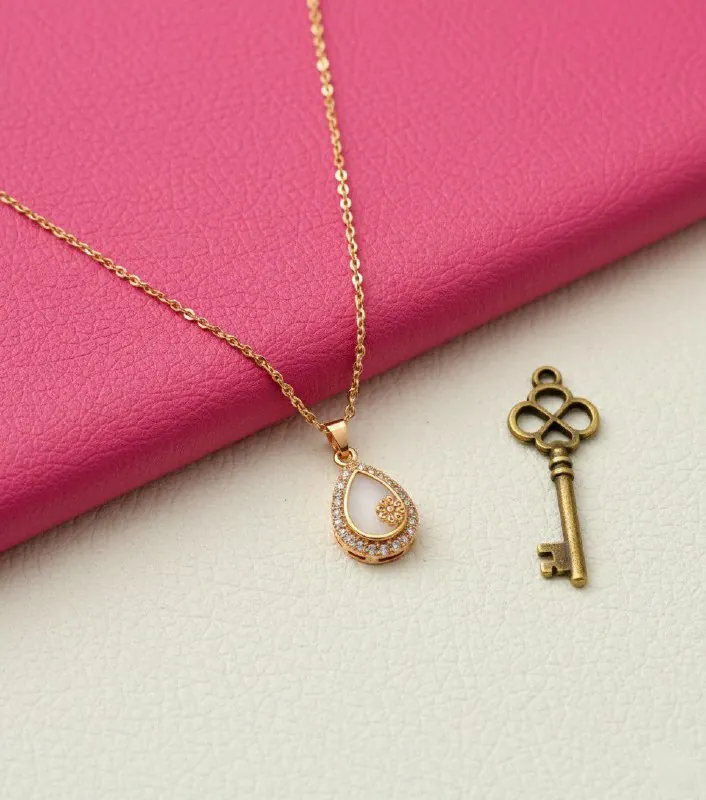 Golden White Teardrop Floral Pendant Chain