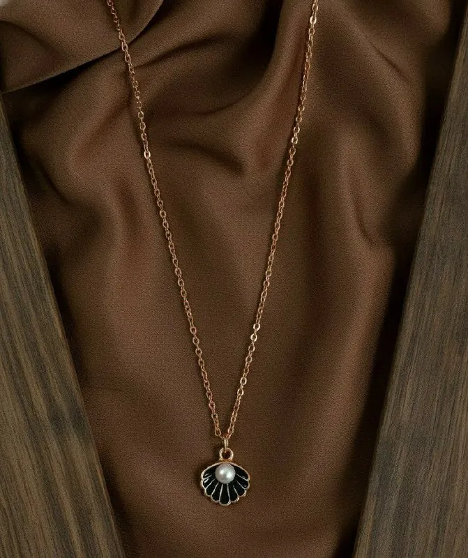 Rose Gold Black Shell Pearl Pendant