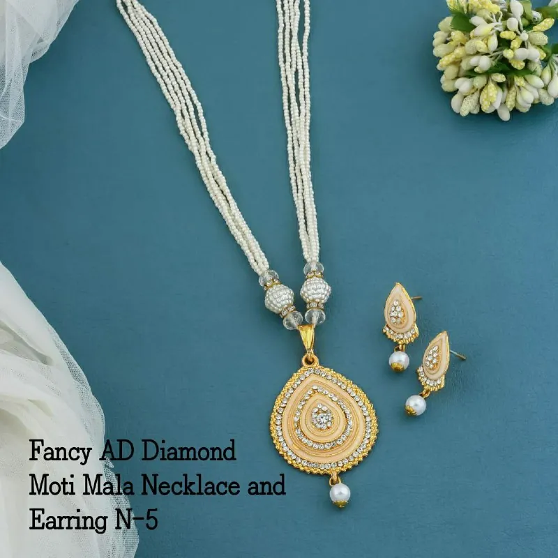 Gold Paisley Pendant Pearl Mala Set
